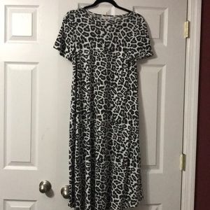Lularoe carly xs snow leopard